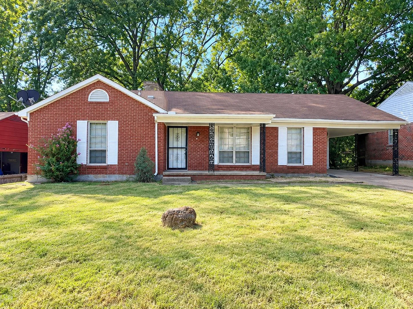 3 bed, 1.5 bath, 1973 sqft, $1,100 — Photo 1