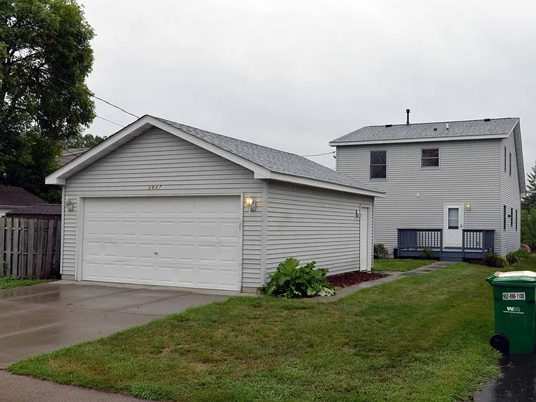 3937 Unity Ave N — Photo 3
