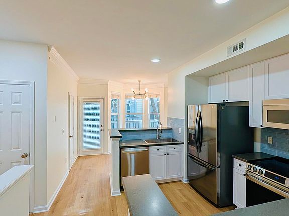 4th image of 951 Glenwood Ave SE APT 2105