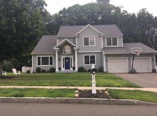 387 Briarwood Dr, Manchester, CT 06040