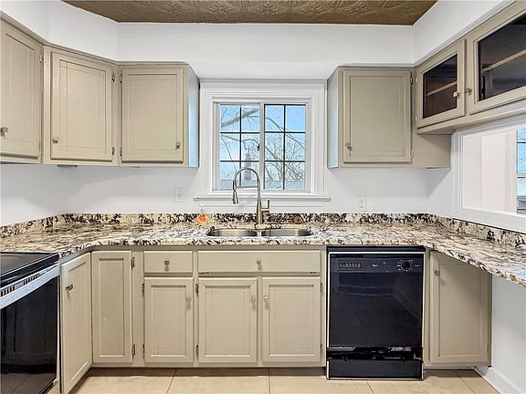 4th image of 4165 E Park Ln