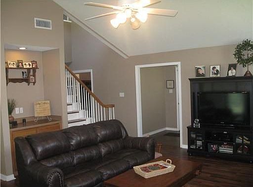 2nd image of 878 Brentwood Dr