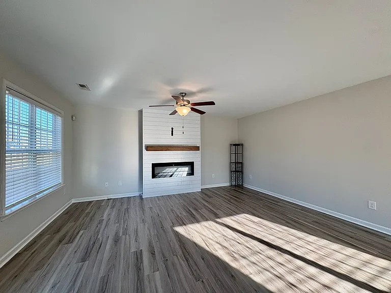 1933 Sapphire Rd — Photo 8