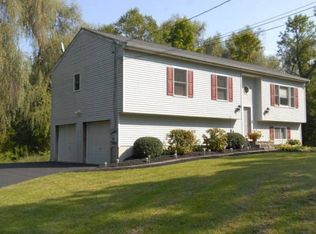 54 S Quaker Ln, Hyde Park, NY 12538