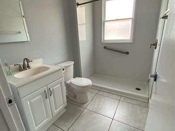 5th image of 215 Holly Ave