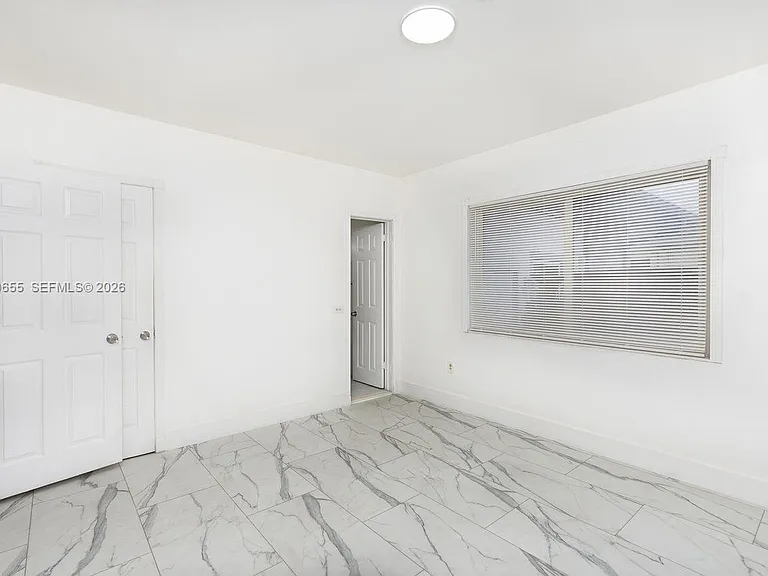 15925 NE 18th Ave — Photo 34