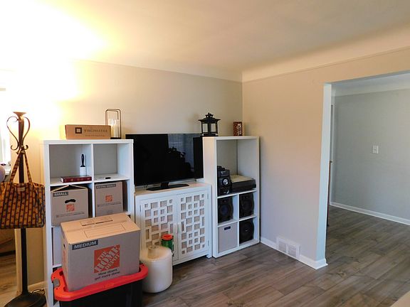 4th image of 23546 Glenbrook Ave #1