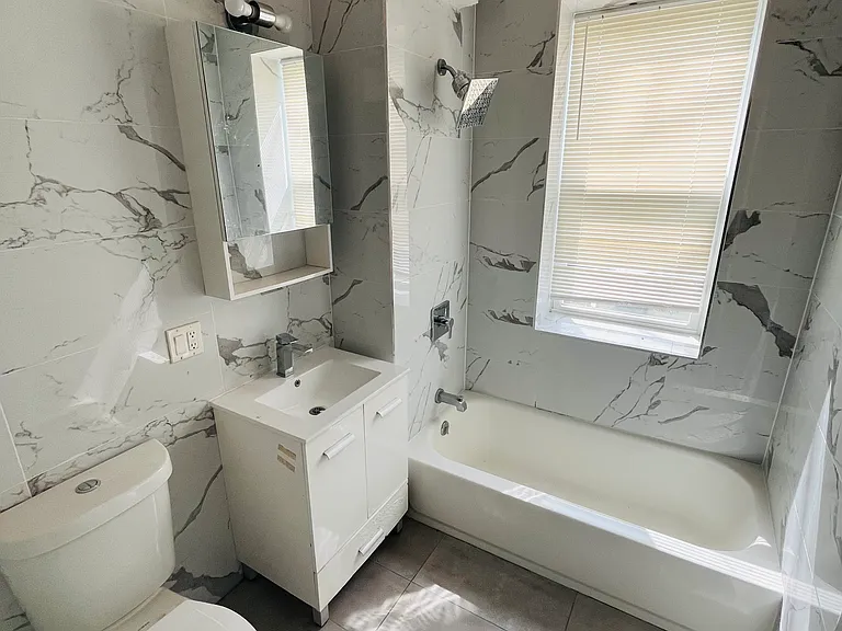 68 Norton St #2R — Photo 9