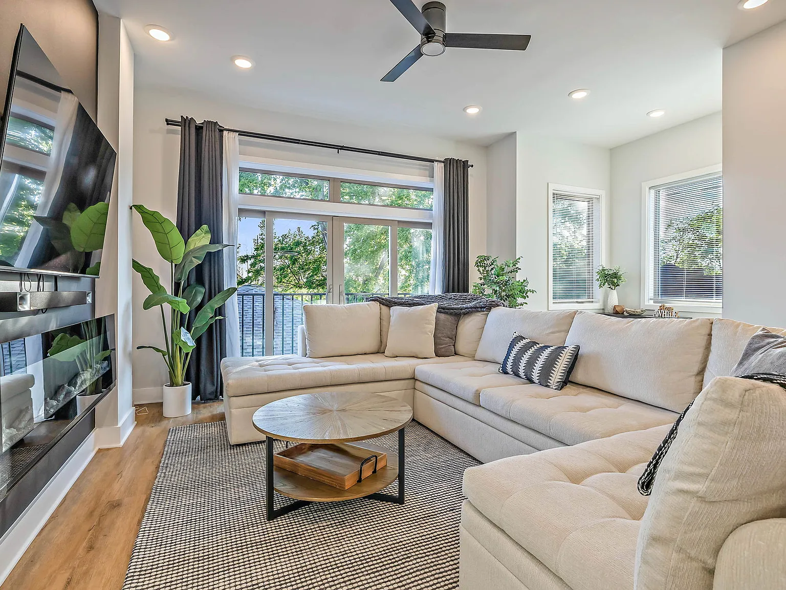 4 bed, 4.5 bath, 2300 sqft, $5,895 — Photo 1