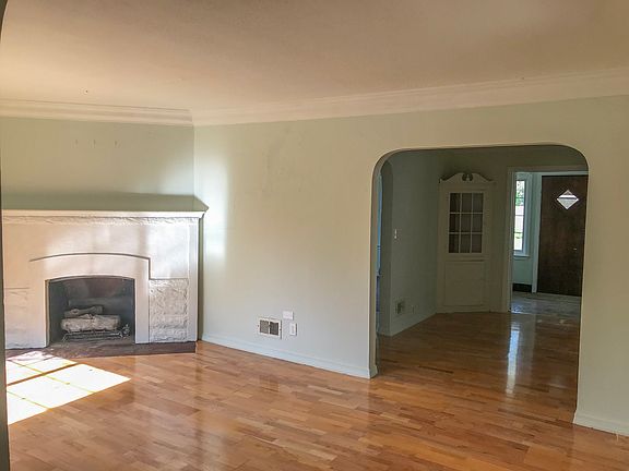 4th image of 822 Greenfield Ave