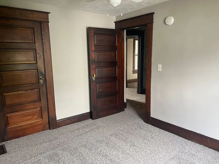 Wallace Ave Duplex — Photo 13