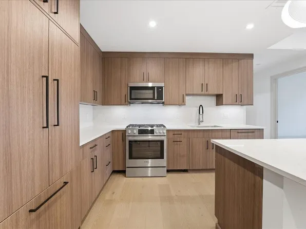 921 Madison Street image 5 of 25