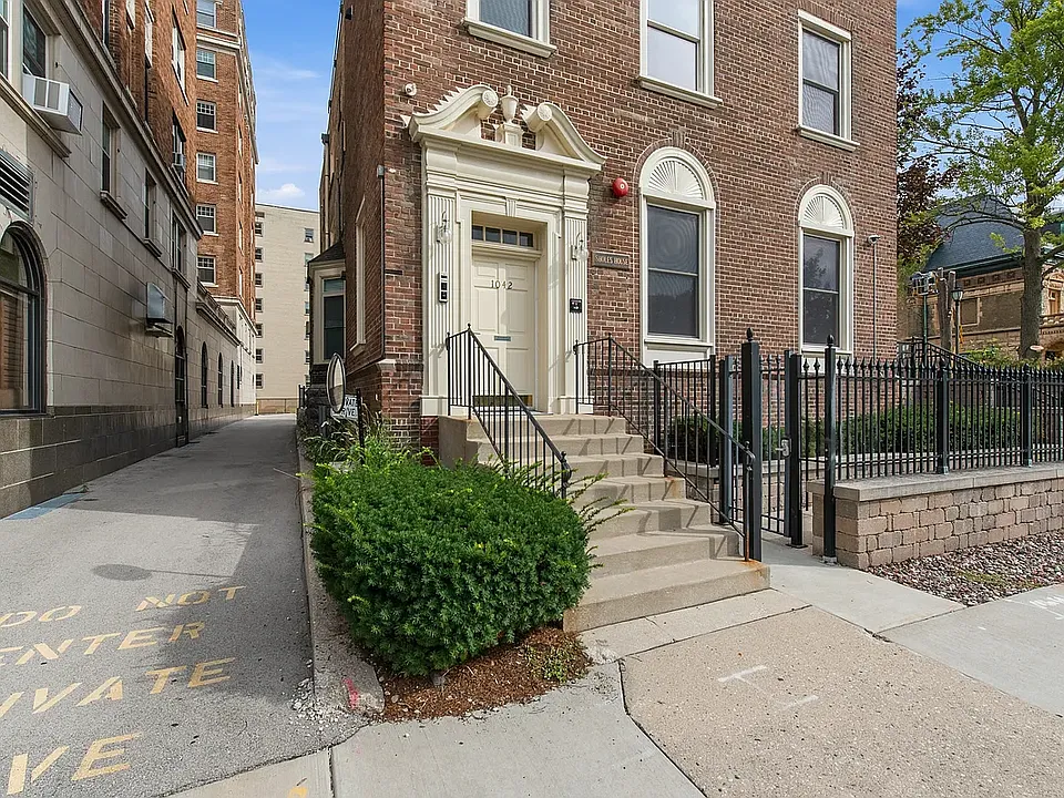 1042 E Juneau Ave #3