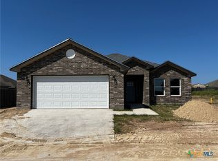104 Boulder Ridge Dr, Cuero, TX 77954