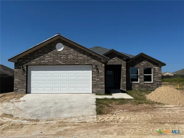 104 Boulder Ridge Dr, Cuero, TX 77954