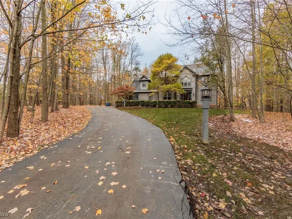 2946 Mill Gate Dr, Willoughby, OH 44094
