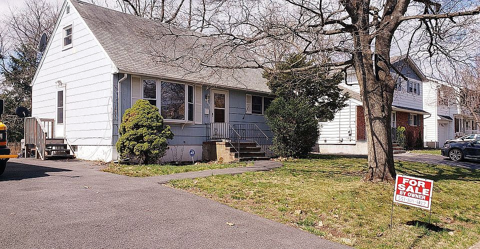 1st image of 40 Fernwood Cres