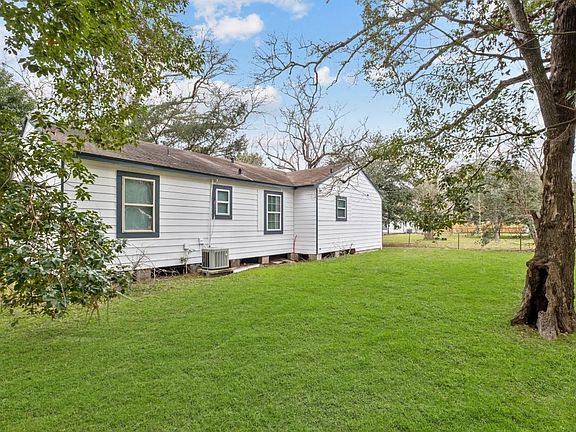 5th image of 2217 Meadow Ln
