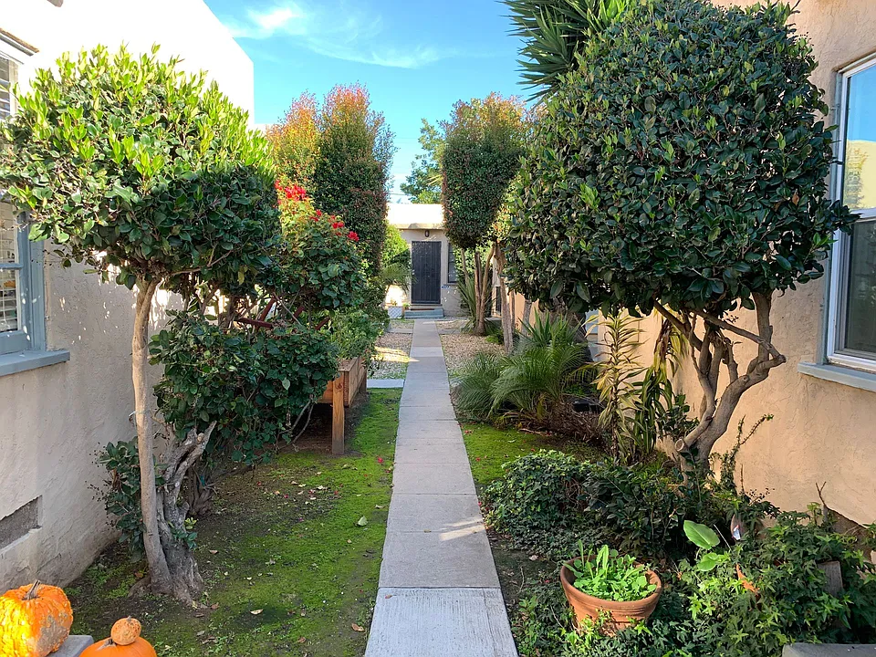 1 Bedroom / 1 Bath Cottage W/ Parking space in Normal Heights