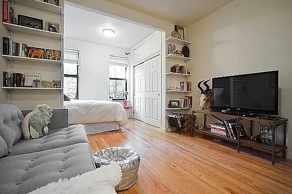 Rented by Charney Real Estate LLC | media 7