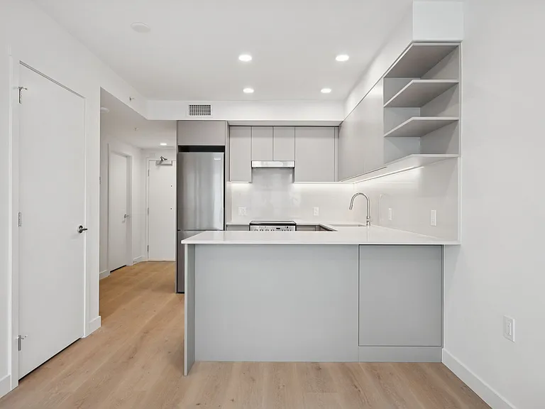 5670 Cambie St — Photo 74