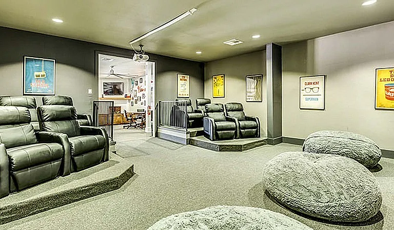 Flats on 12 Media Room
