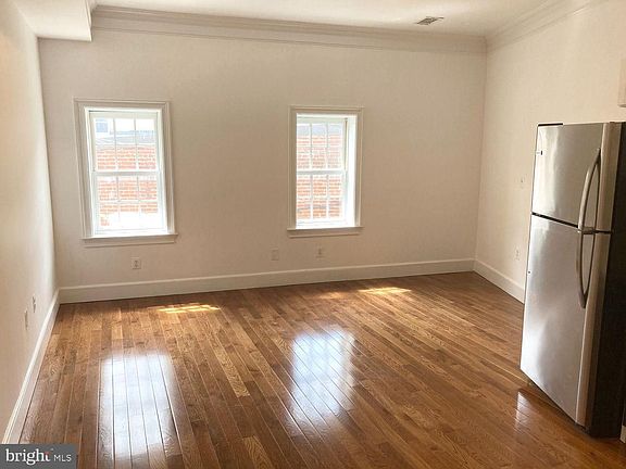 5th image of 1426 Wisconsin Ave NW #1428-203