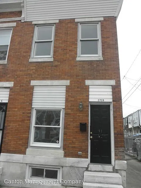 2728 E Madison St photo 1