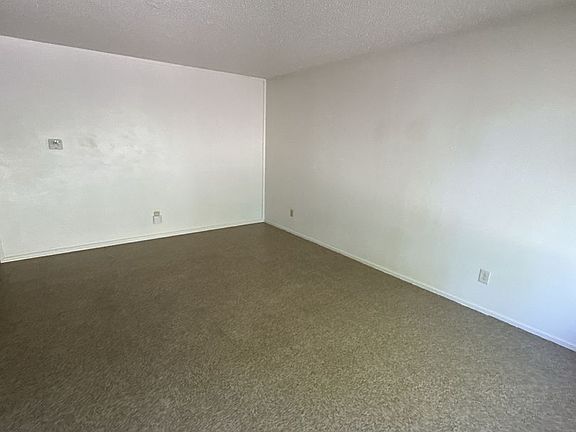 2nd image of 529 E Kaweah Ave #2