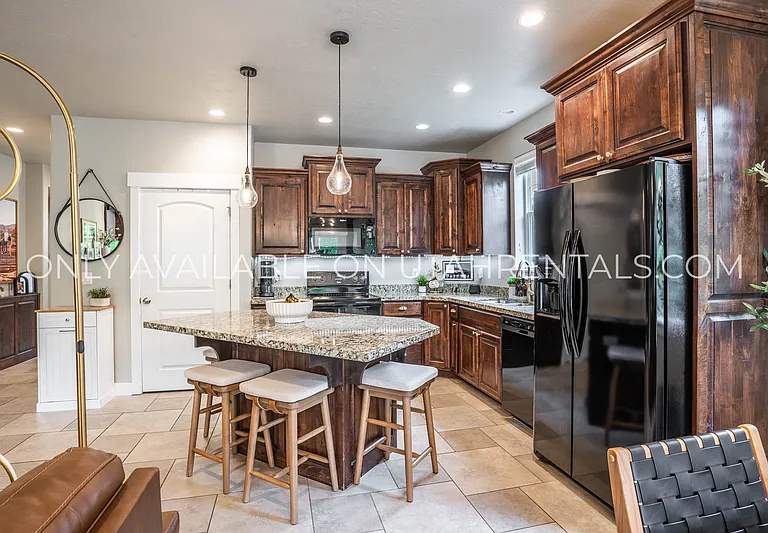 1777 W Yarrow Dr — Photo 11