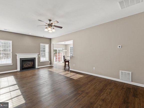 3rd image of 107 Shumard Ct