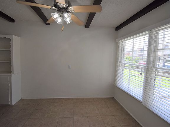 4th image of 5220-26 Radford Ave #5226-01