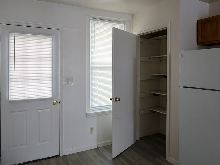 27 Hone St #4 — Photo 4