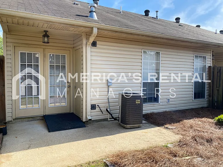 2819 Southwood Ln — Photo 32