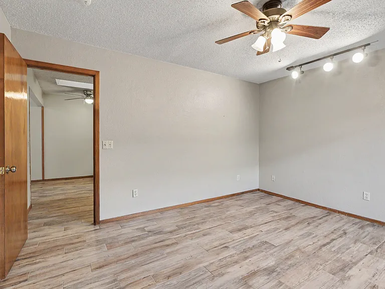 505 NW 137th St — Photo 16