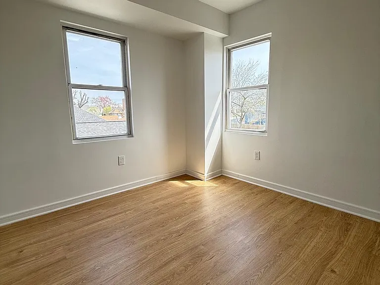 2125 1/2 Oakland Rd — Photo 10
