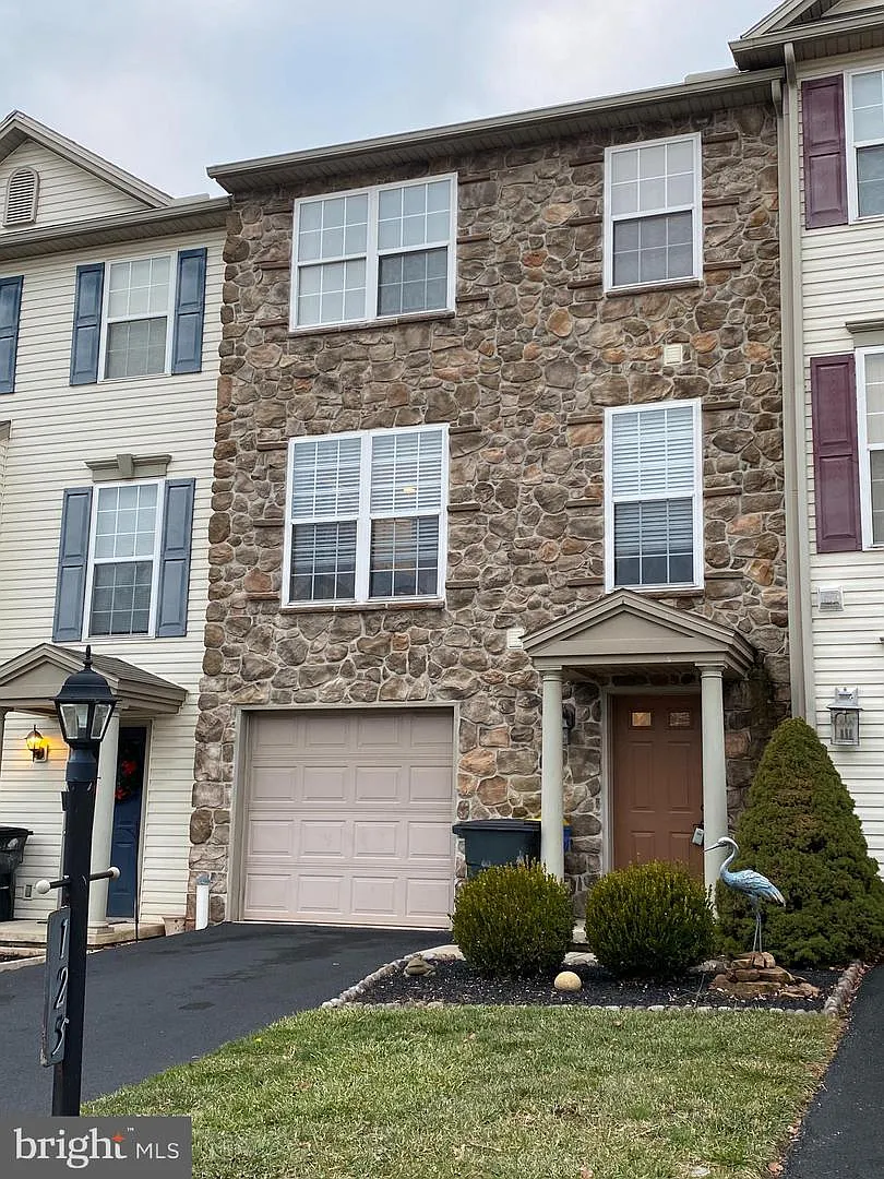 125 Fisher Dr photo 1