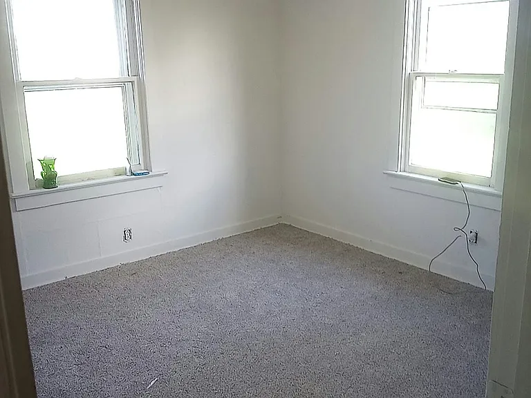 910 Lagro Dr — Photo 3