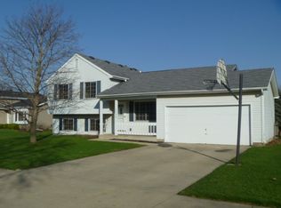 5408 W Chasefield Cir, McHenry, IL 60050