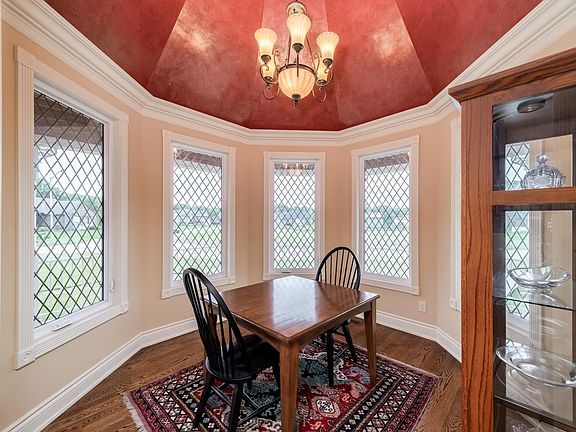 5th image of 515 N Valley Creek Cir