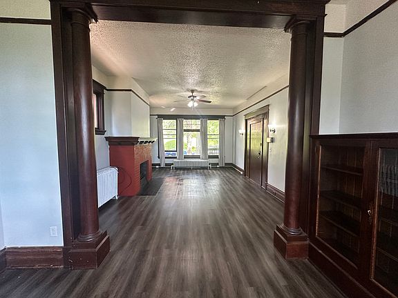 4th image of 1814 E 1st St #2