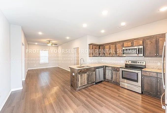 211 Grove Ln — Photo 5