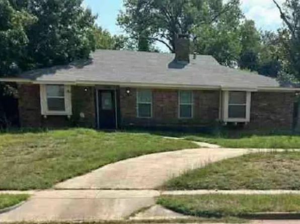 1004 Forest Ridge Dr, Bedford, TX 76022