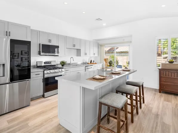 304 Desert Knolls St, Henderson, NV 89014
