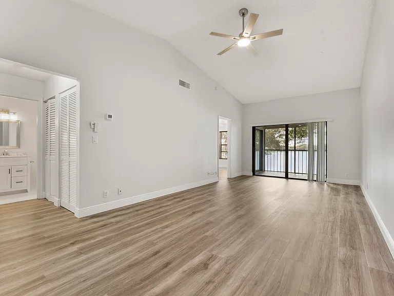 2900 Olivewood Ter #201 — Photo 6