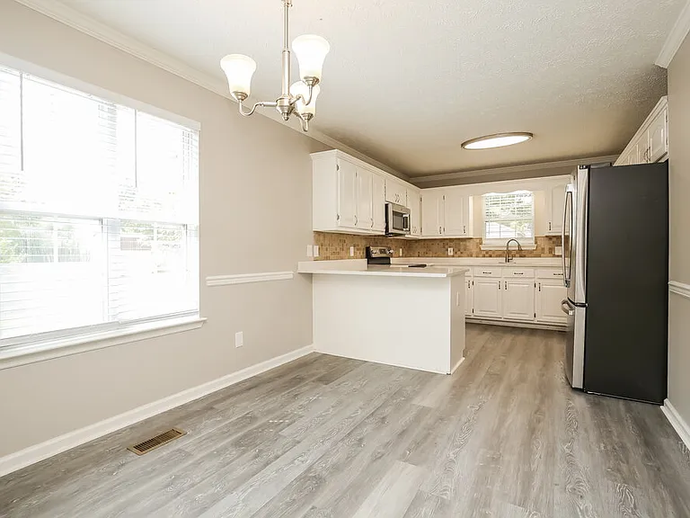 2431 English Hill Dr — Photo 5