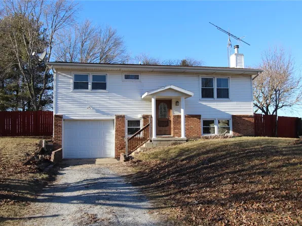 31 Apple Dr, Mattoon, IL 61938