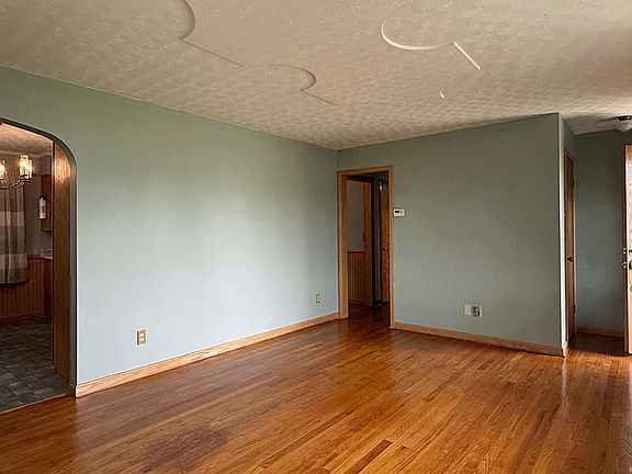 4th image of 626 E Elnora St