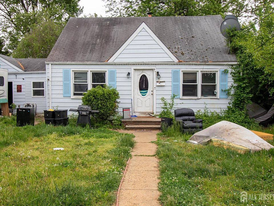 1st image of 15 Lee St