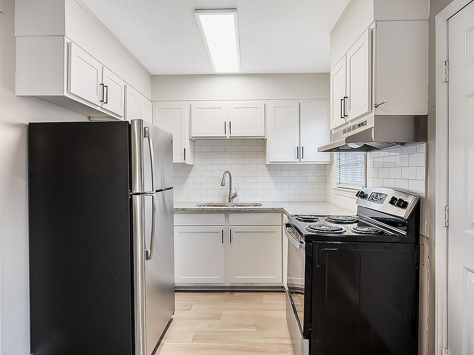 Newly Renovated Two Bedroom Townhome at Retreat at Kannapolis